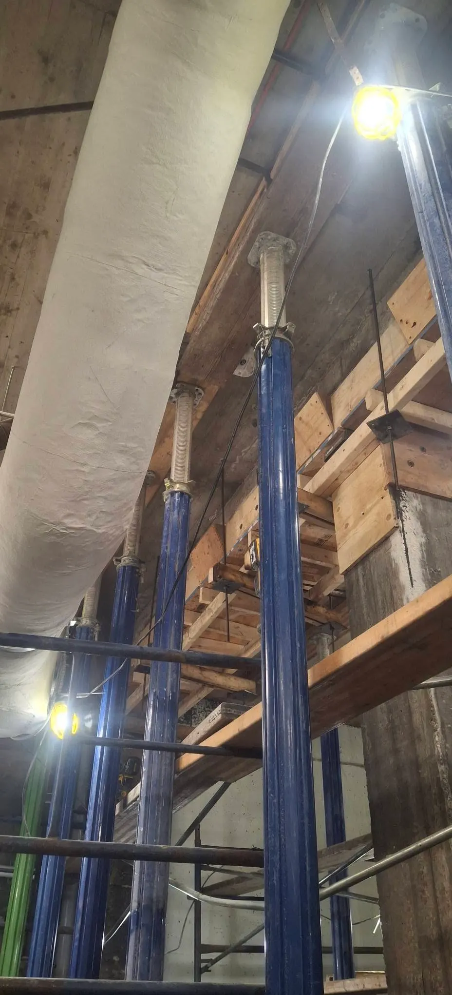 Poutre de béton coulée en place, étape 5 : coffrage et fondation