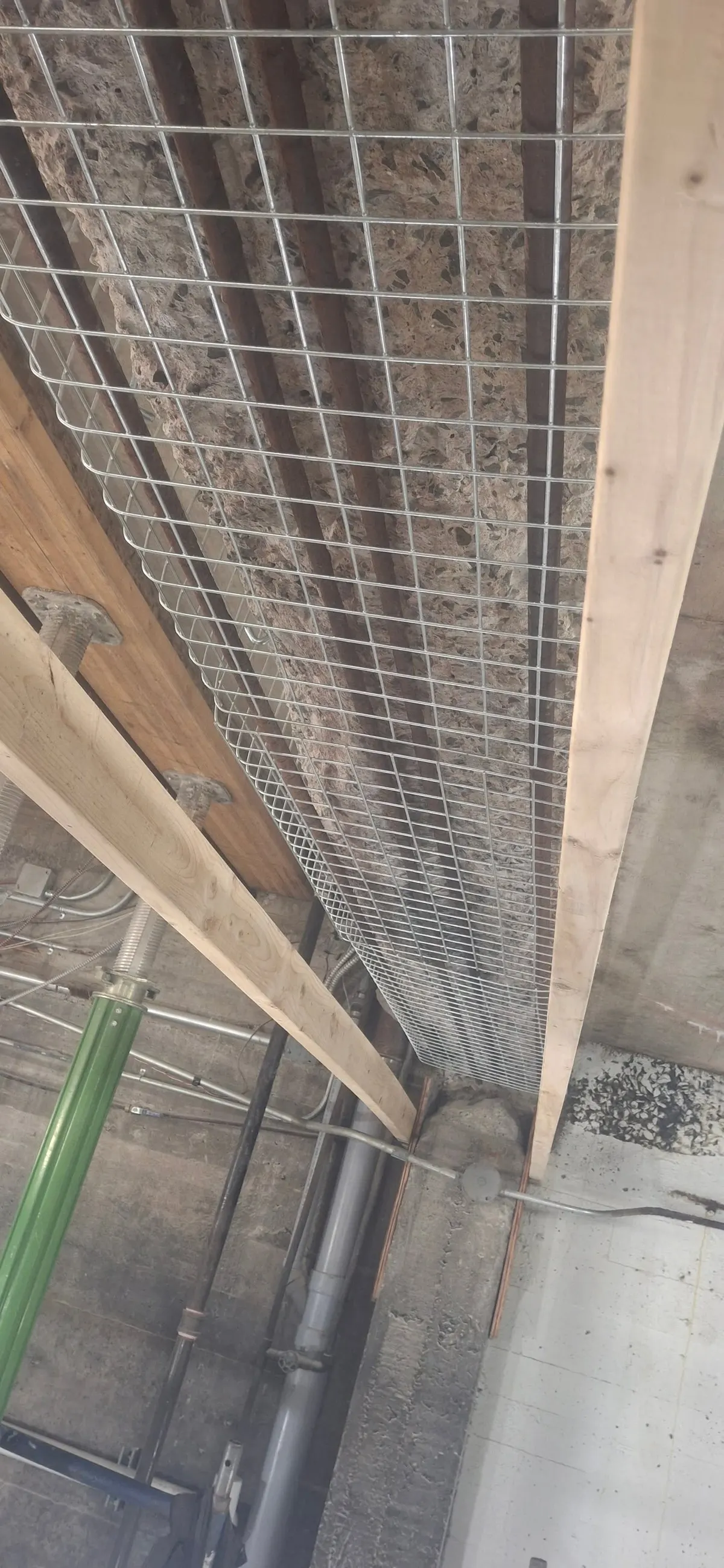 Poutre de béton coulée en place, étape 2 : coffrage et fondation
