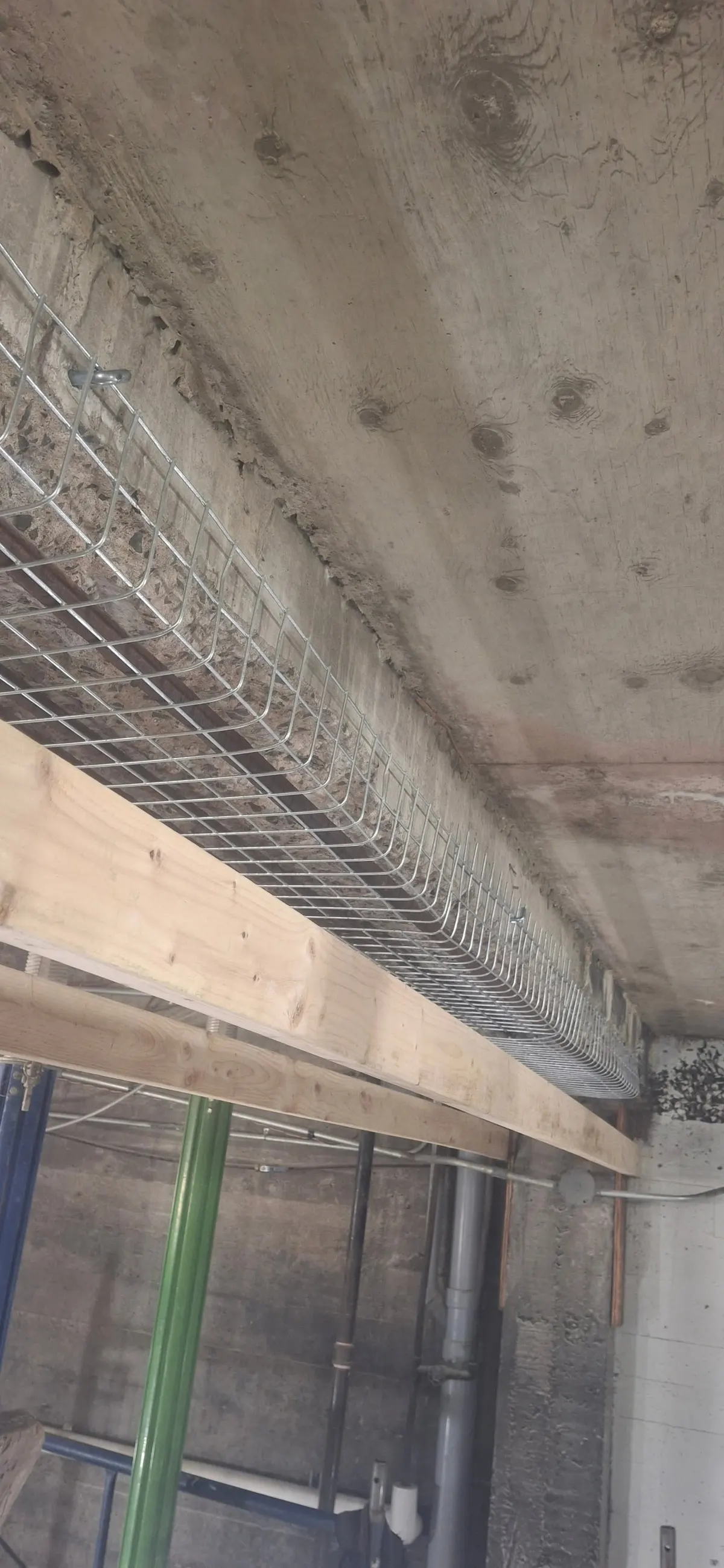 Poutre de béton coulée en place, étape 1 : coffrage et fondation