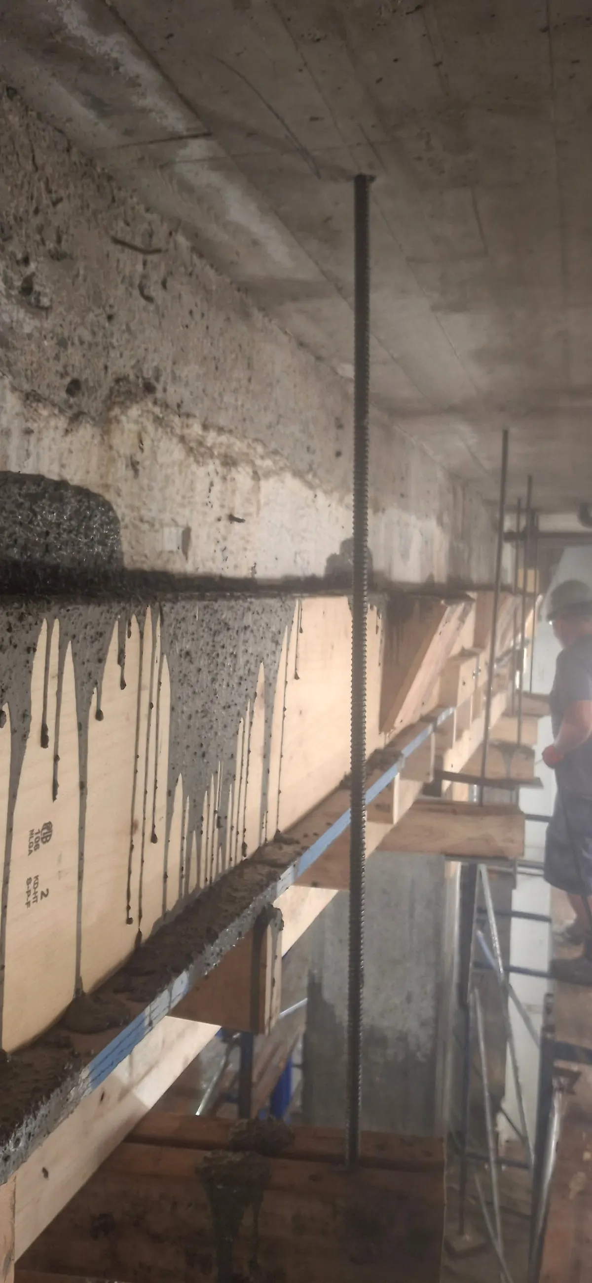 Poutre de béton coulée en place, étape 3 : coffrage et fondation