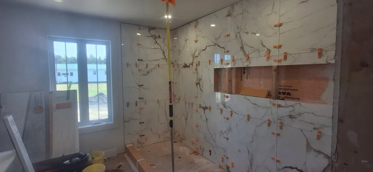 Salle de bain, douche marbre, étape 5 : salle de bain et céramique