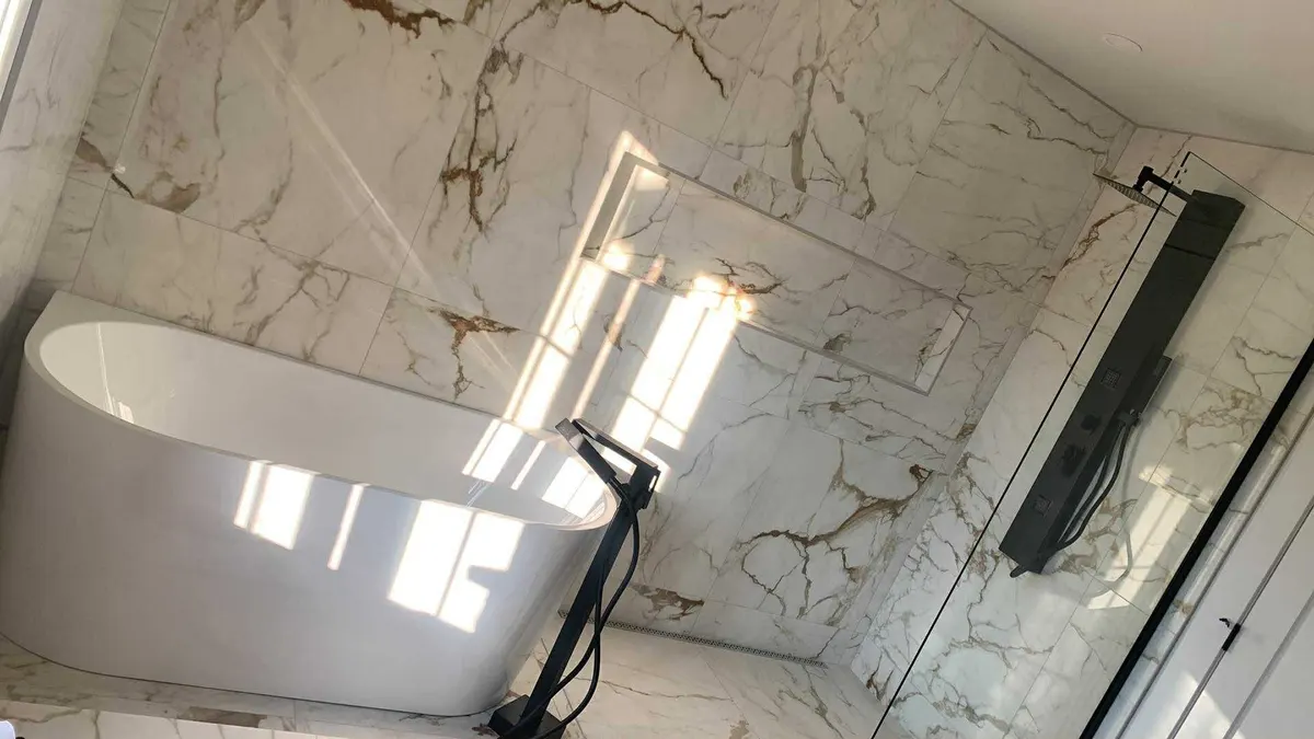 Salle de bain, douche marbre, étape 1 : salle de bain et céramique