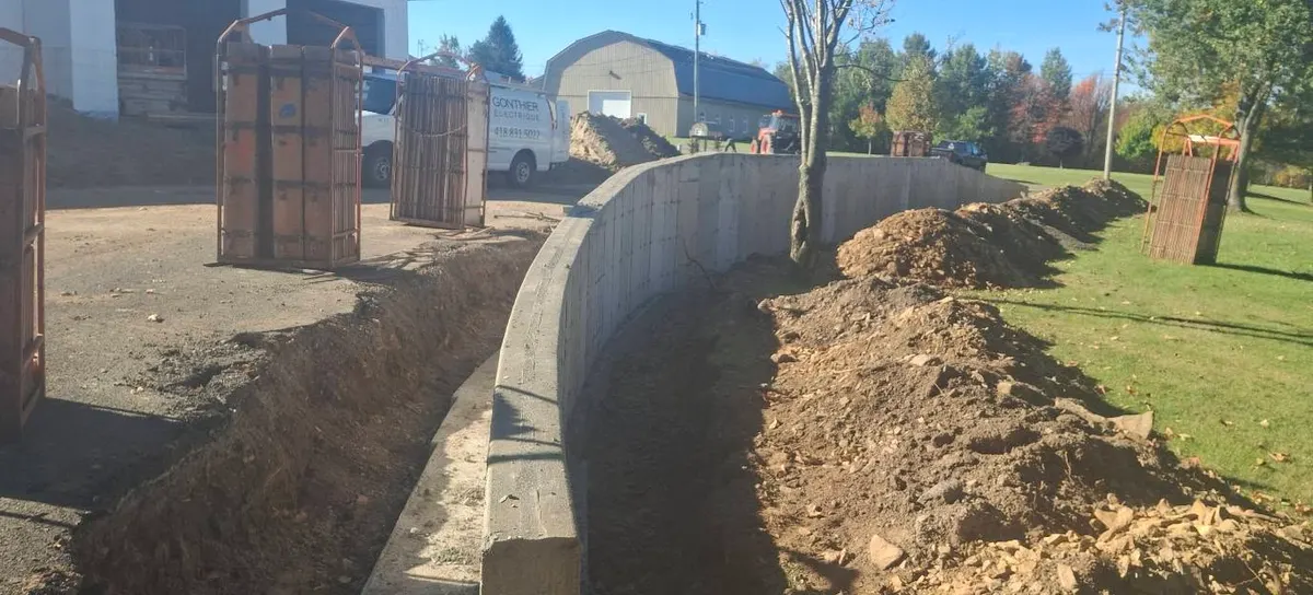 Murs de fondation, agrandissement, ouvrage terminé : coffrage et fondation