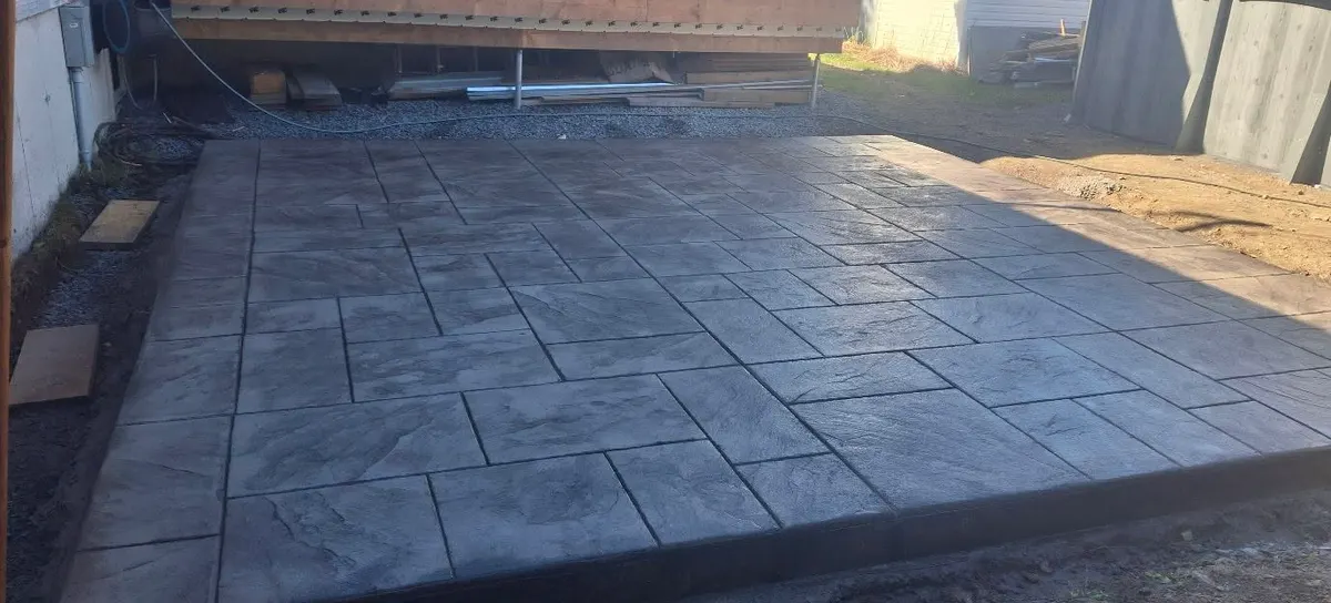 Patio estampé arrière, ouvrage terminé : béton estampé