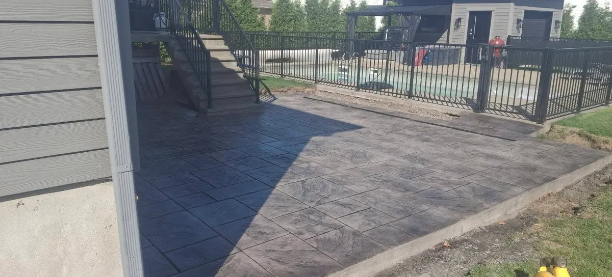 Patio estampé arrière, étape 3 : béton estampé