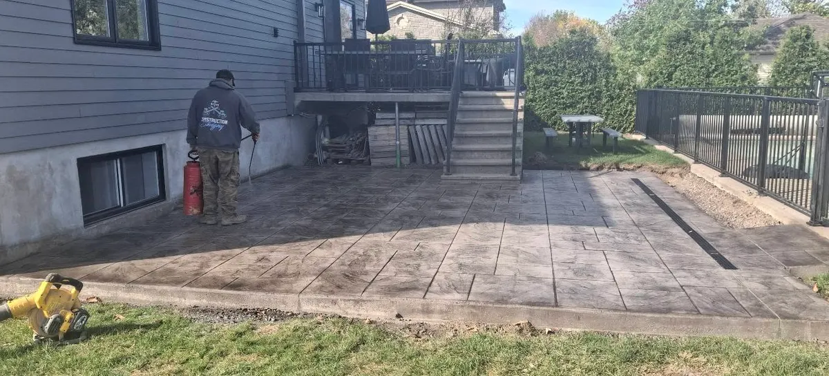 Patio estampé arrière, étape 4 : béton estampé