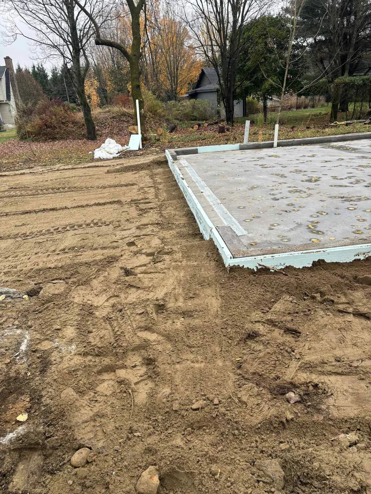 Dalle isolée, préparation, ouvrage terminé : dalle de béton