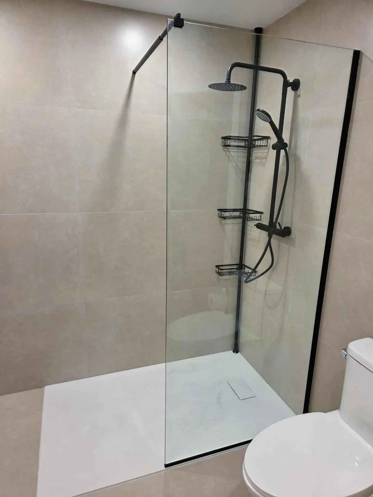 Salle de bain, douche vitrée, étape 1 : salle de bain et céramique