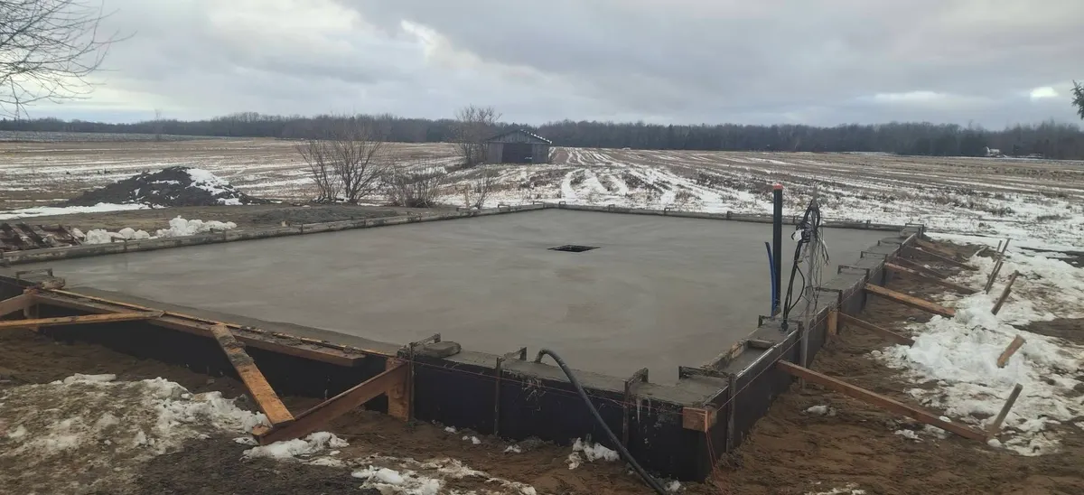 Dalle agricole en hiver, étape 1 : bâtiment agricole ou commercial