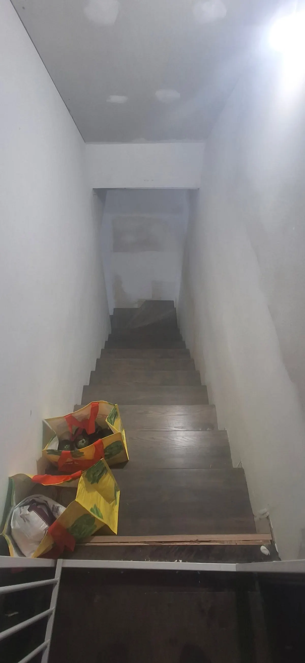 Escalier de sous-sol en céramique, étape 2 : salle de bain et céramique