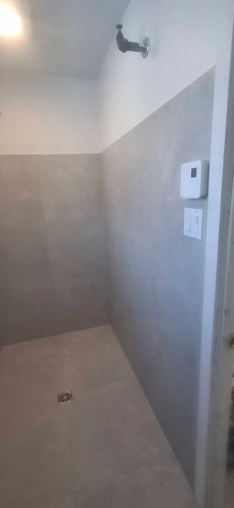 Douche grise et plancher, étape 1 : salle de bain et céramique