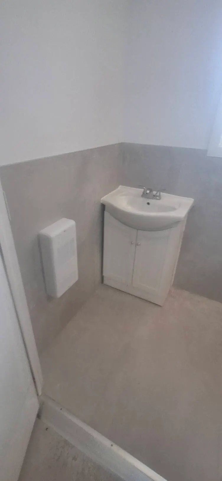 Douche grise et plancher, étape 4 : salle de bain et céramique