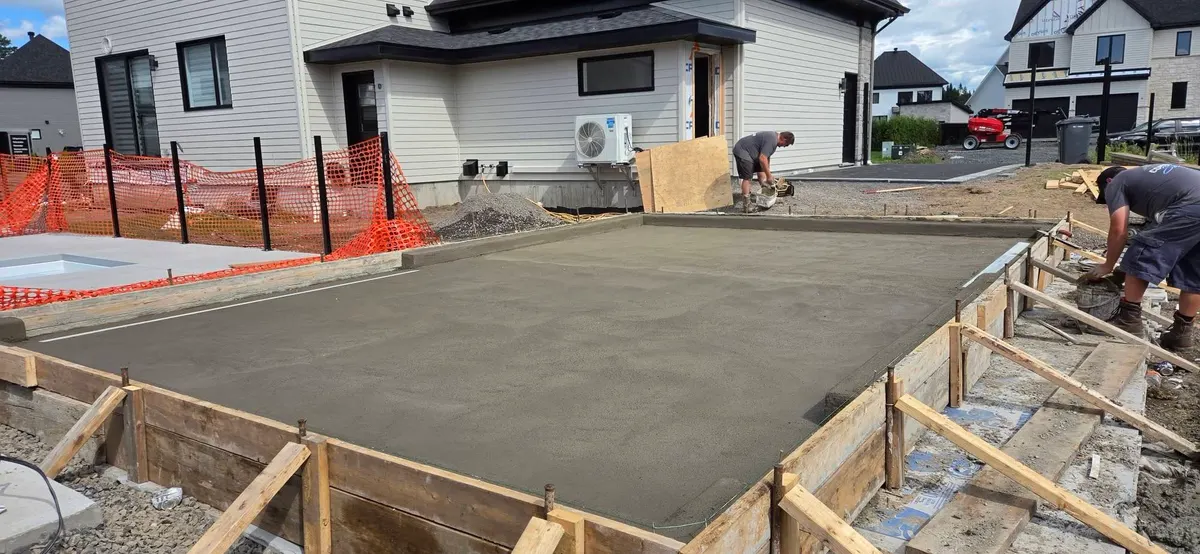 Dalle de garage neuve, ouvrage terminé : dalle de béton